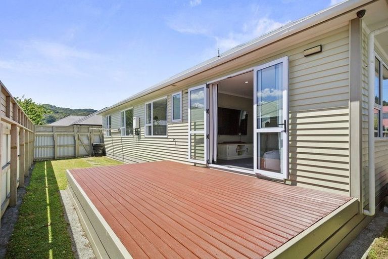 Photo of property in 5 Best Street, Wainuiomata, Lower Hutt, 5014