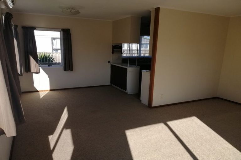 Photo of property in 14 Darren Crescent, Half Moon Bay, Auckland, 2012