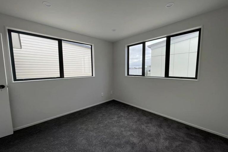 Photo of property in 18 Hea Road, Hobsonville, Auckland, 0616