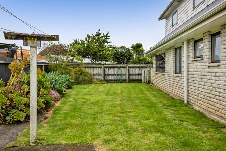 Photo of property in 77a Dixon Avenue, Hawera, 4610