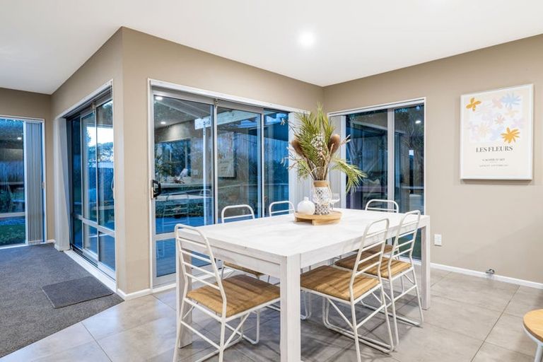 Photo of property in 6 Sumner Terrace, Aotea, Porirua, 5024
