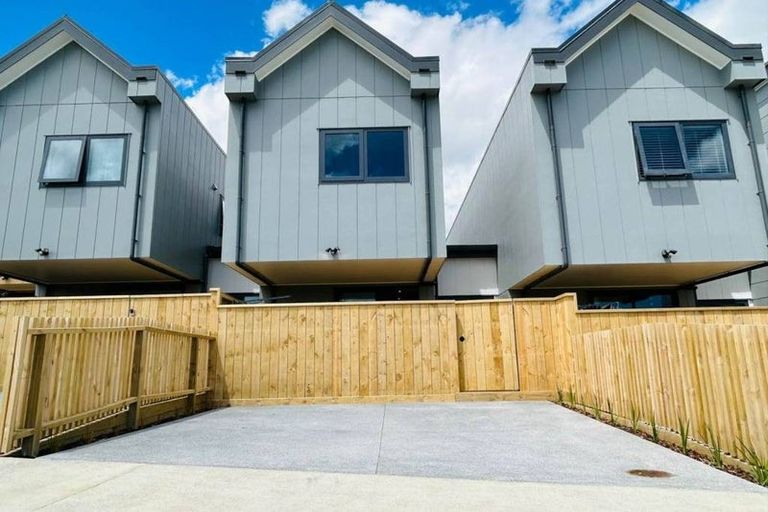 Photo of property in 45 Otuwairoa Esplanade, Opaheke, 2113