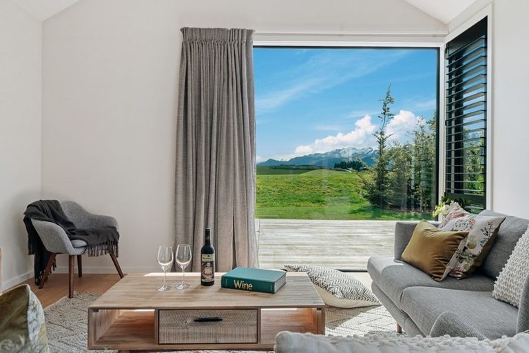 Photo of property in 8 Kokako Lane, Jacks Point, Queenstown, 9371