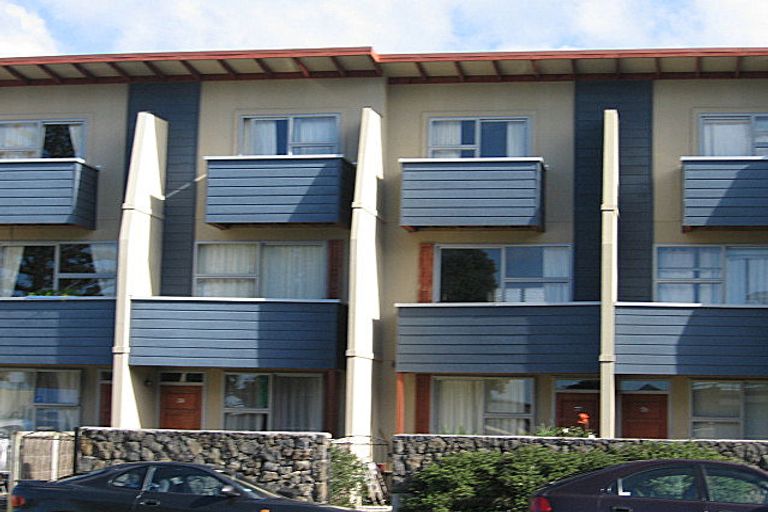 Photo of property in 10/3 Riverside Road, Orewa, 0931