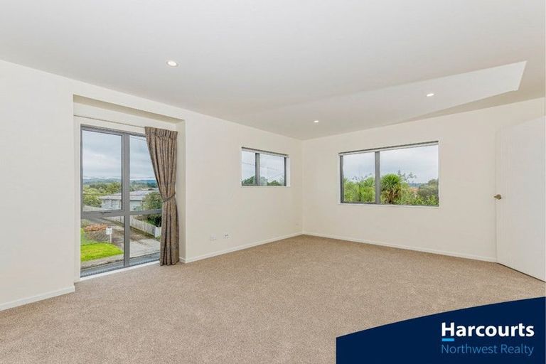 Photo of property in 31c Statesman Street, Henderson, Auckland, 0612