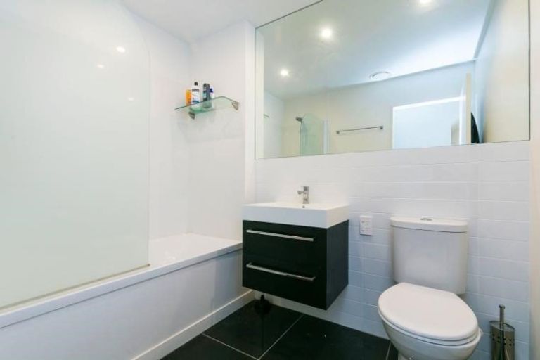 Photo of property in 2u3 Stone Street, Miramar, Wellington, 6022