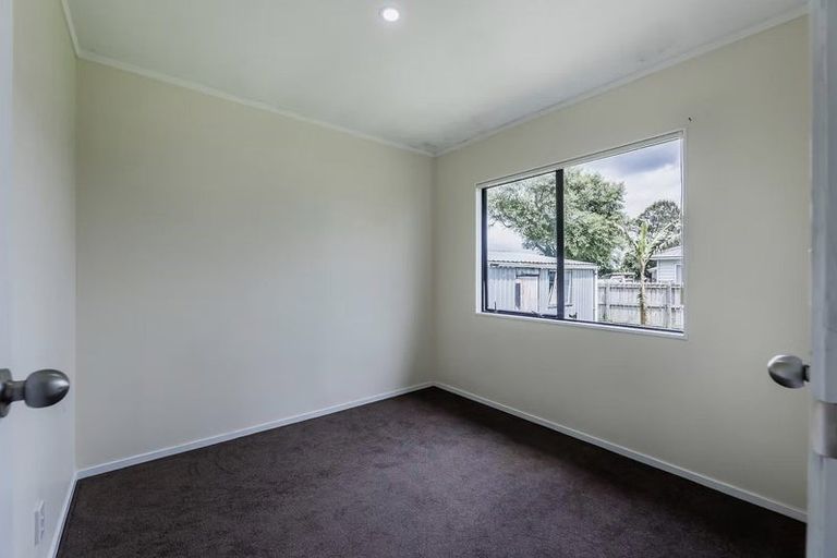 Photo of property in 17 Dungarvon Place, Clendon Park, Auckland, 2103