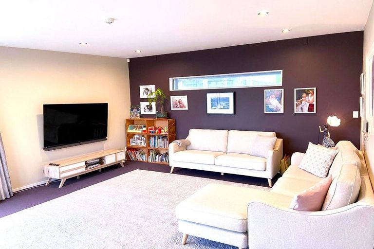 Photo of property in 9 Caughley Grove, Karori, Wellington, 6012