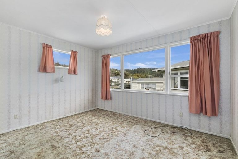 Photo of property in 10 Mimihau Grove, Wainuiomata, Lower Hutt, 5014