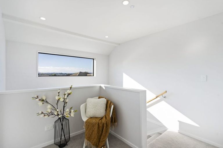 Photo of property in 132 Bradbury Road, Botany Downs, Auckland, 2010