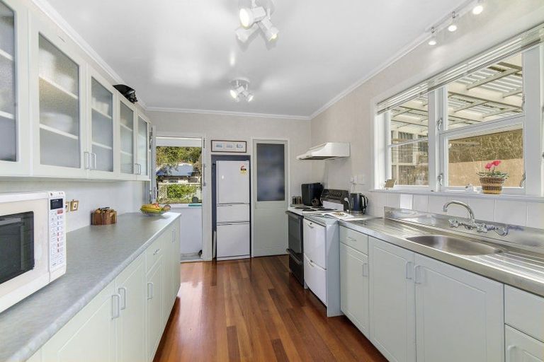 Photo of property in 62 Norton Park Avenue, Fairfield, Lower Hutt, 5011
