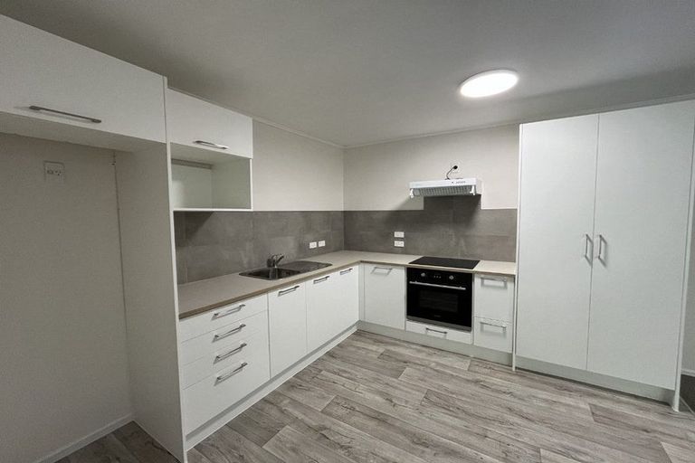 Photo of property in 60 Edmonton Road, Henderson, Auckland, 0612