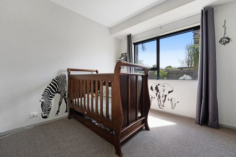 Photo of property in 16 O'sullivan Place, Waiuku, 2123