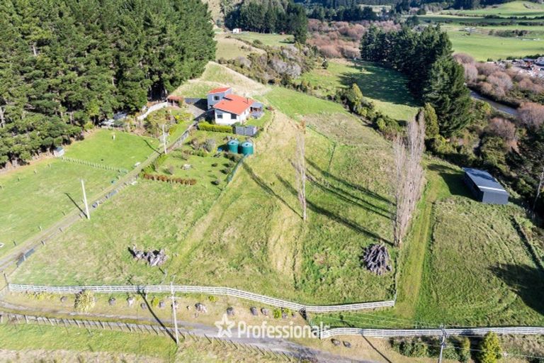 Photo of property in 1712 State Highway 2, Kaitoke, Upper Hutt, 5018