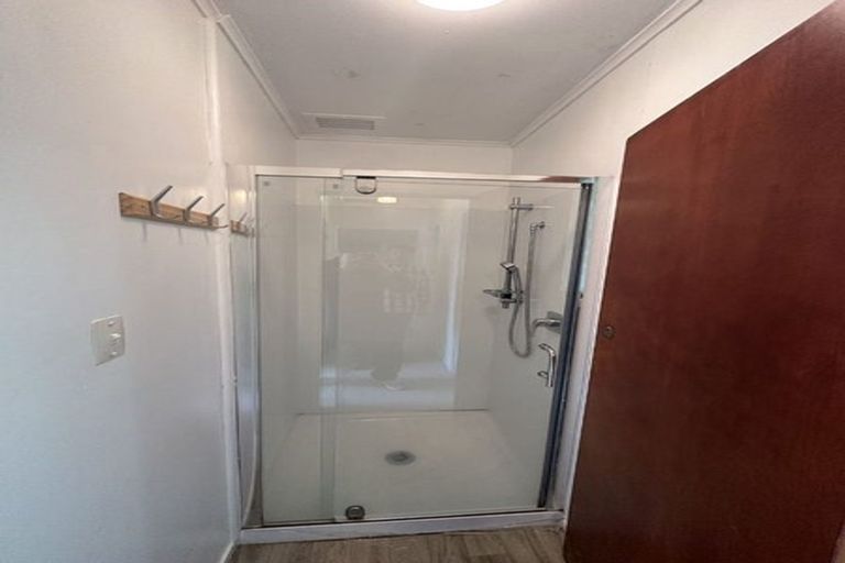 Photo of property in 1/14 Lake Road, Northcote, Auckland, 0627