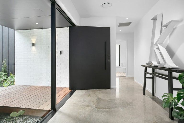 Photo of property in 1/45 Saint Kilda Road, Cambridge, 3434