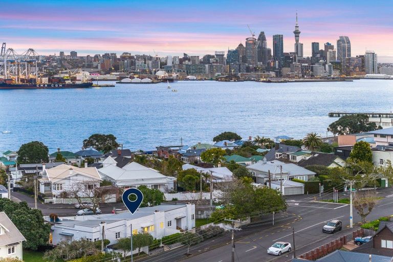 Photo of property in 2/27 Calliope Road, Devonport, Auckland, 0624