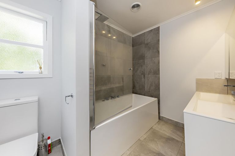 Photo of property in 30a Holland Street, Pukekohe, 2120