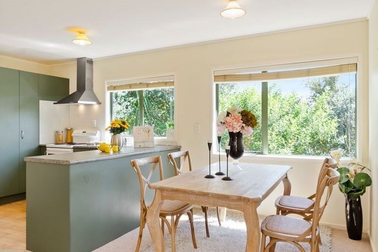 Photo of property in 2/1 Nea Place, Hillcrest, Auckland, 0627