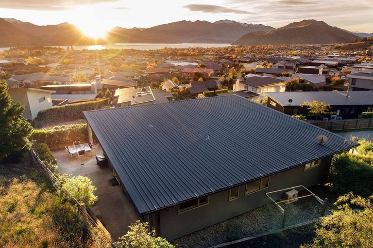 Photo of property in 12 Bovett Place, Wanaka, 9305