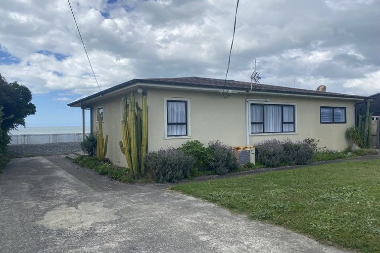 Photo of property in 21 Clifton Road, Haumoana, 4102