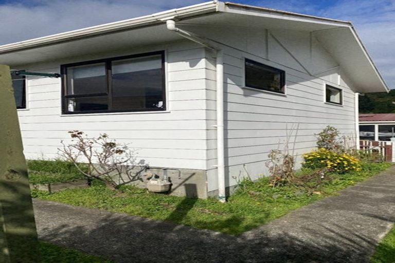 Photo of property in 10 Westra View, Tawa, Wellington, 5028
