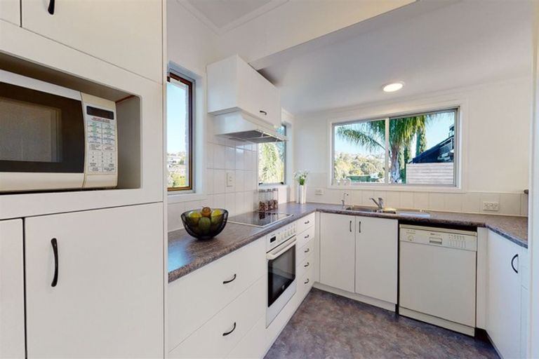 Photo of property in 1/10a Commodore Parry Road, Castor Bay, Auckland, 0620