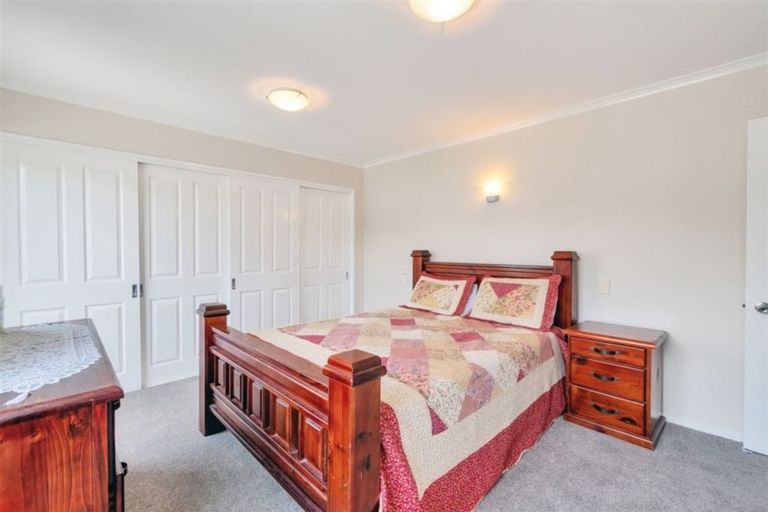 Photo of property in 25 Pooks Road, Ranui, Auckland, 0612