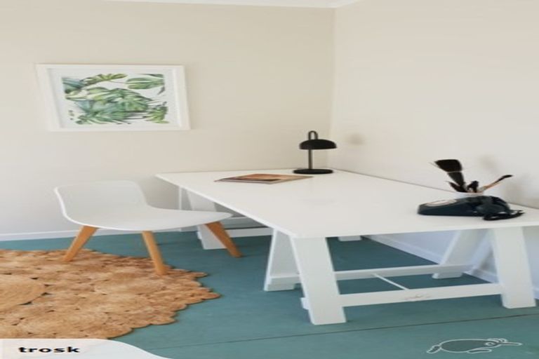 Photo of property in 11 Trosk Place, Waiuku, 2123