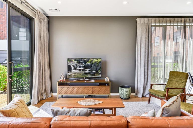 Photo of property in 2 Garland Lane, Leamington, Cambridge, 3432