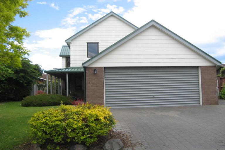 Photo of property in 32 Connemara Drive, Northwood, Christchurch, 8051
