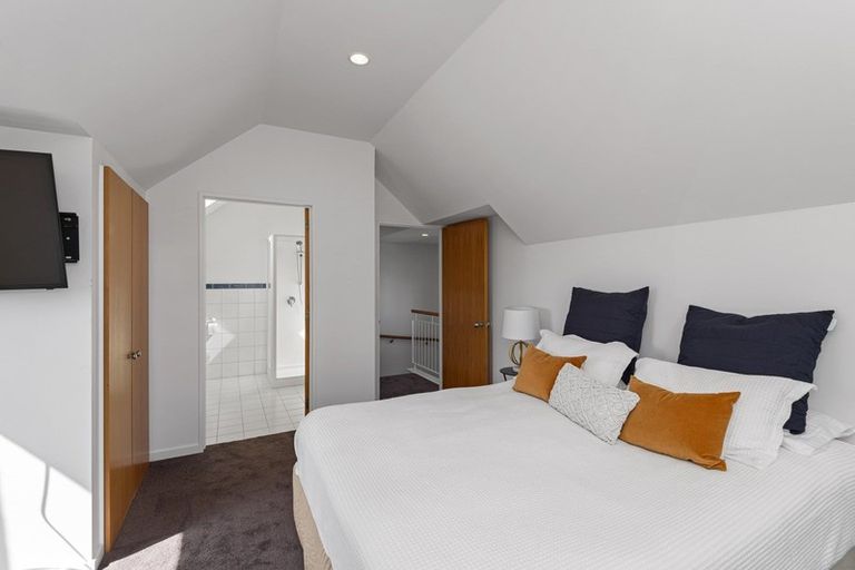 Photo of property in 1 Oakford Close, Riccarton, Christchurch, 8011