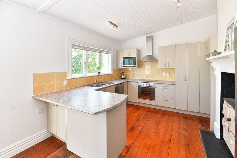 Photo of property in 31 Garfield Road, Helensville, 0800
