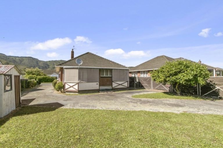 Photo of property in 35 Hewer Crescent, Naenae, Lower Hutt, 5011