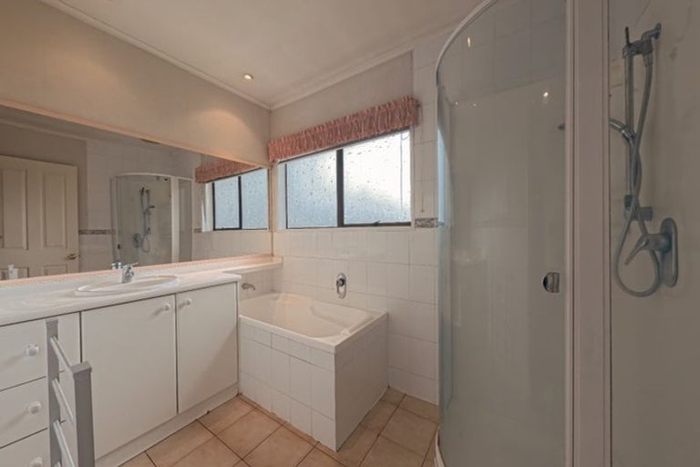 Photo of property in 591 Great South Road, Rosehill, Papakura, 2113