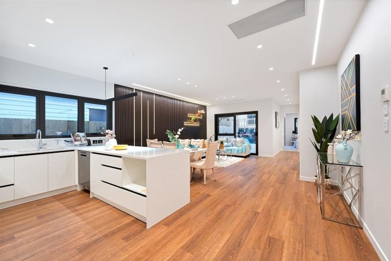 Photo of property in 25 Whakairo Crescent, Gulf Harbour, 0930