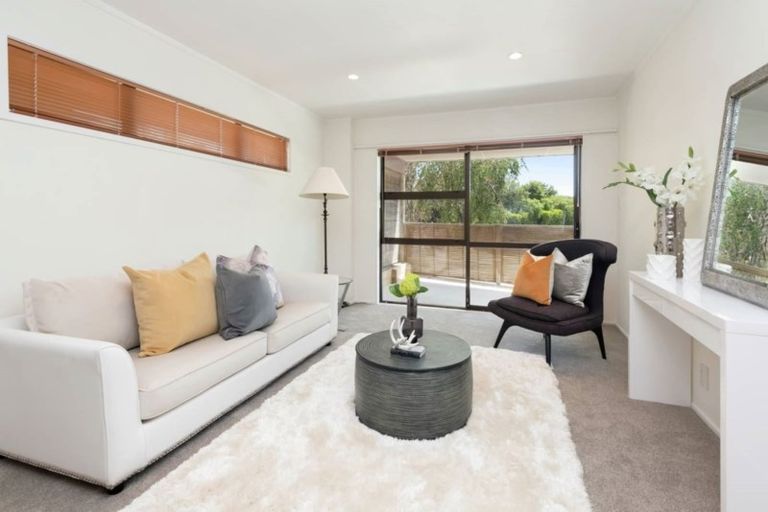 Photo of property in 9 Lastel Place, Shelly Park, Auckland, 2014