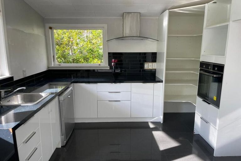 Photo of property in 26 Crompton Road, Massey, Auckland, 0614