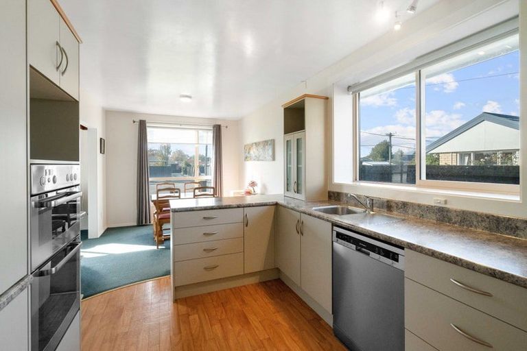 Photo of property in 10 Seymour Street, Hornby, Christchurch, 8042