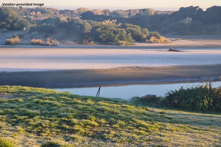 Photo of property in 21 Manga-pirau Street, Waikawa Beach, Manakau, 5573