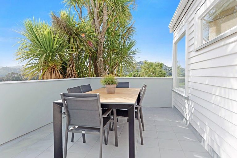 Photo of property in 22 Homewood Crescent, Karori, Wellington, 6012