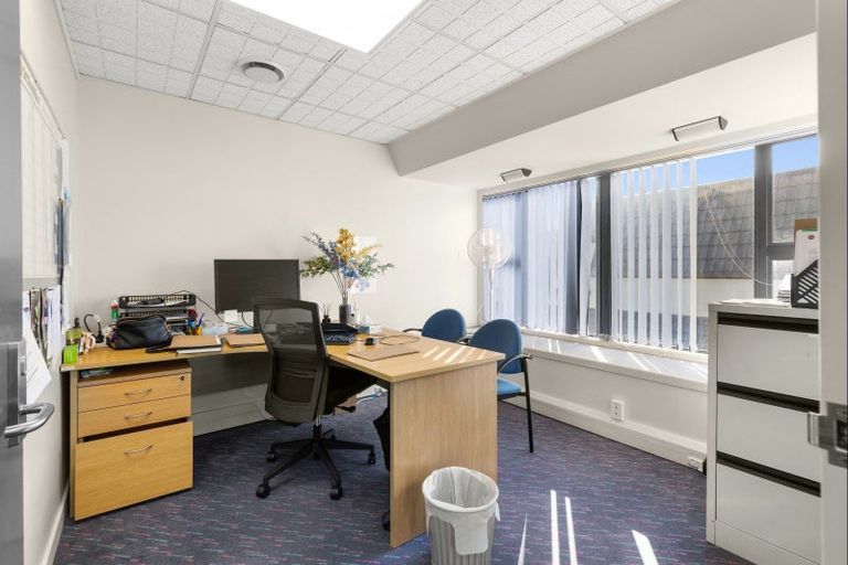 Photo of property in 1/123 Queen Street, Northcote Point, Auckland, 0627
