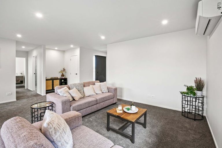 Photo of property in 2b Sandel Rise, Merrilands, New Plymouth, 4312