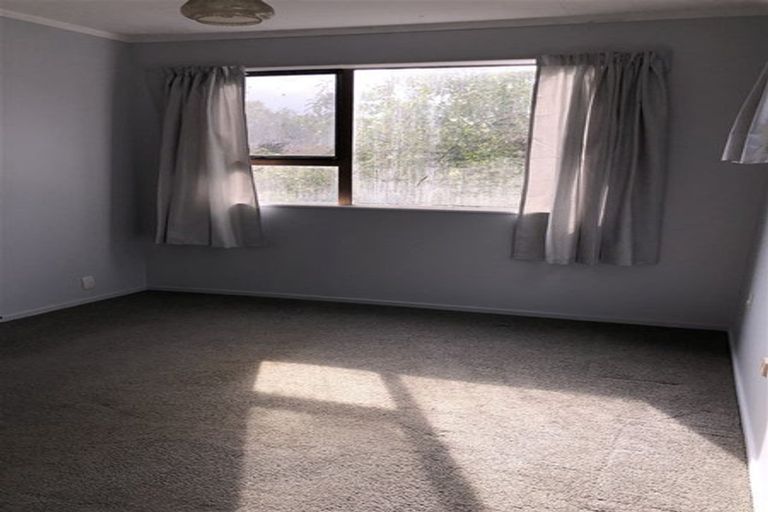 Photo of property in 15a Kereru Bend, Tawa, Wellington, 5028