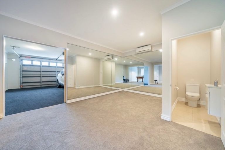 Photo of property in 29 Padnell Crescent, Paparangi, Wellington, 6037