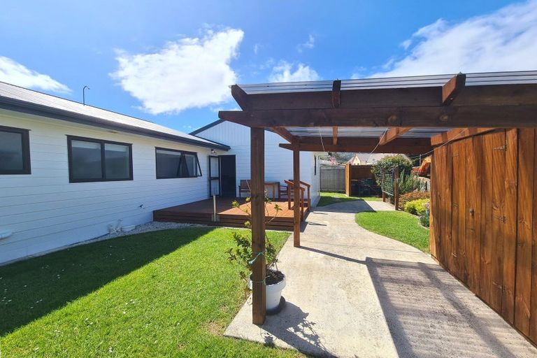 Photo of property in 2 Courthouse Lane, Coromandel, 3506