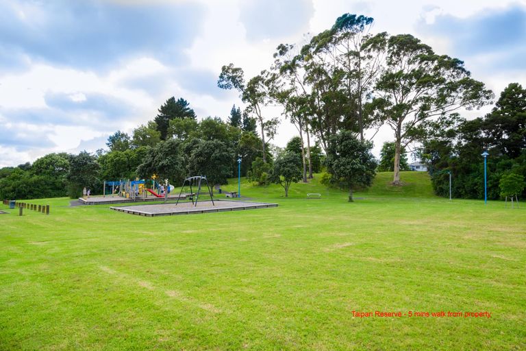 Photo of property in 24 Edgerton Road, Te Atatu Peninsula, Auckland, 0610