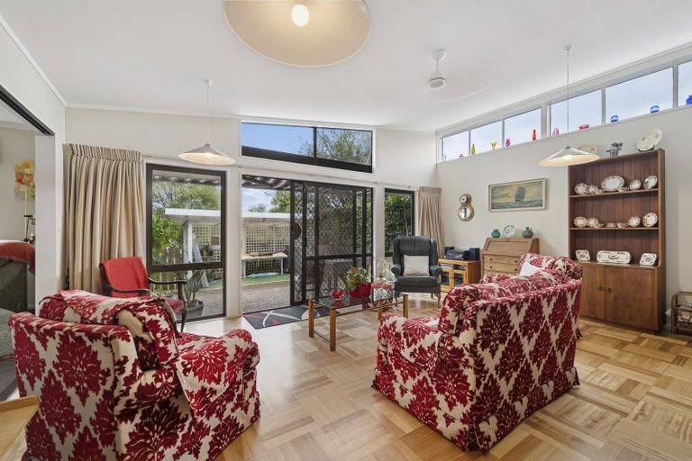 Photo of property in 8a Gemini Place, Kawaha Point, Rotorua, 3010