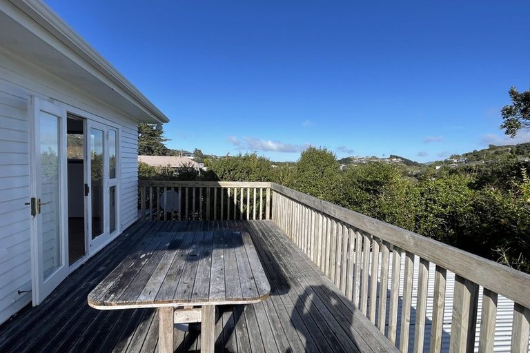 Photo of property in 9 Robert Street, Newlands, Wellington, 6037