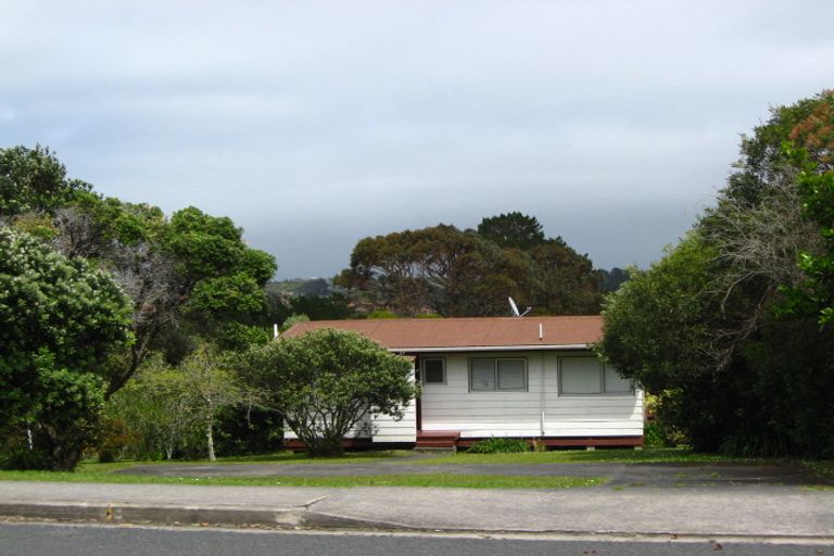 Photo of property in 17 Shakespear Road, Army Bay, Whangaparaoa, 0930
